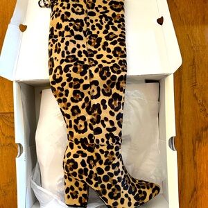 Ladies leapard boots new in the box size 7